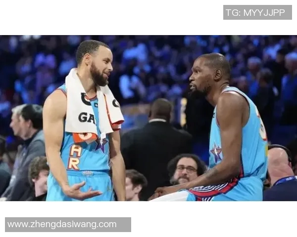 篮球明星与库里亲密互动视频曝光引发球迷热议与期待